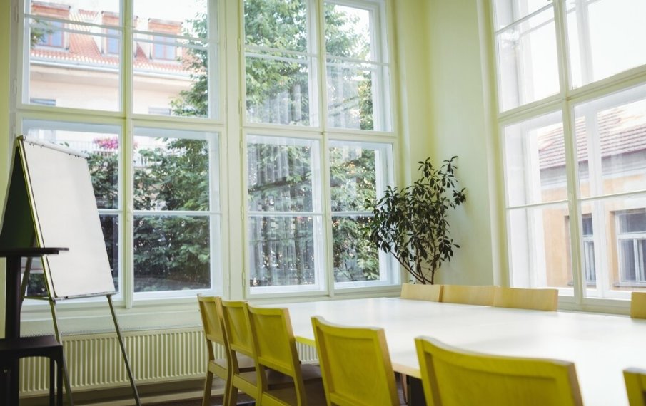 Школьник выпрыгнул из окна после урока в Красноярске