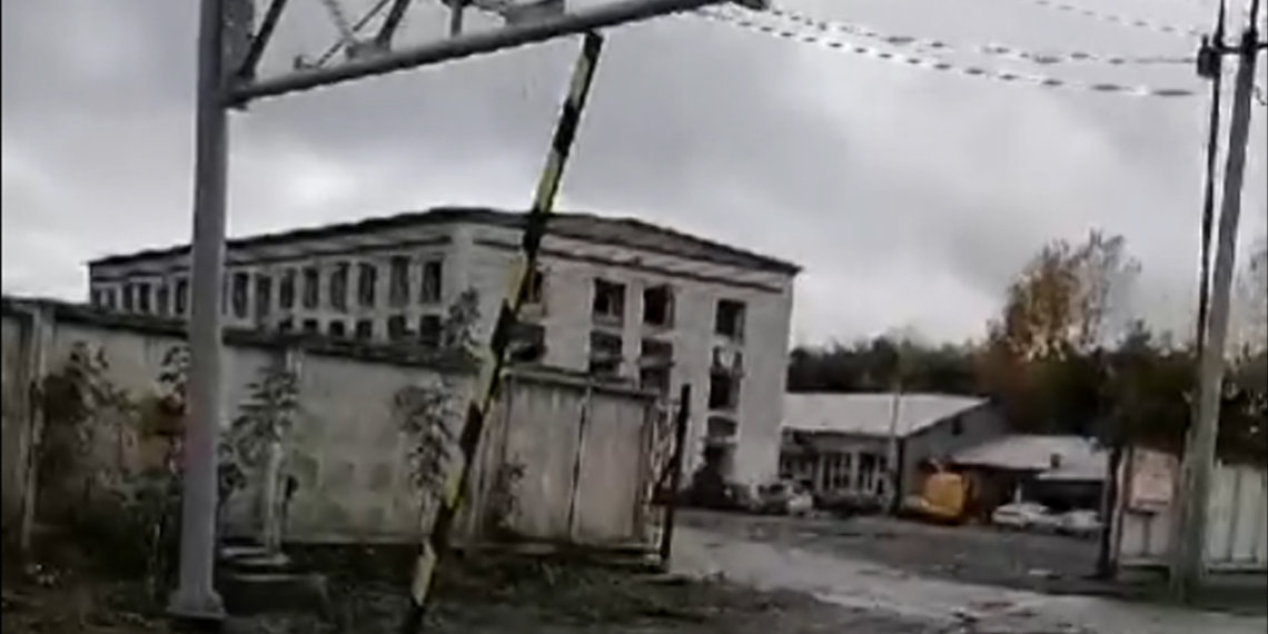 «Даже не обидно»: ограничитель для фур сорвали на Хилокском в Новосибирске