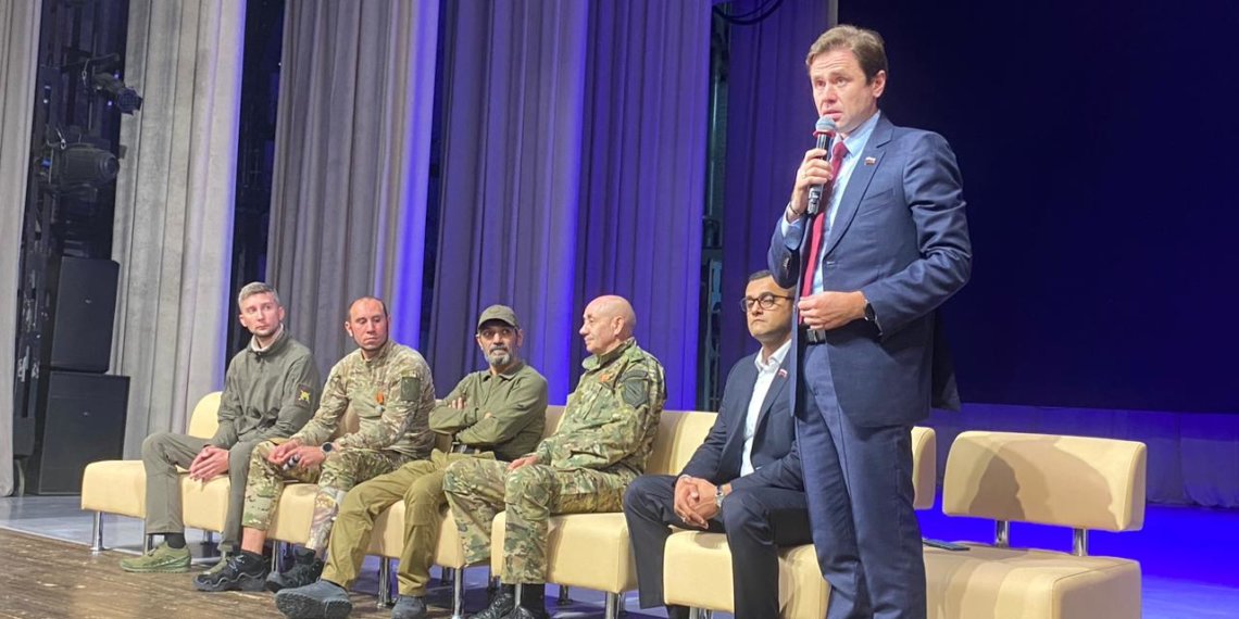 Депутат Аксёненко провёл «урок мужества» для юных бердчан