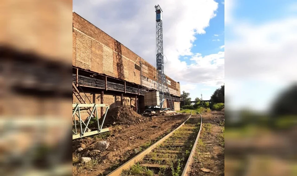 Рабочий погиб на заводе в Алтайском крае, ремонтируя башенный кран