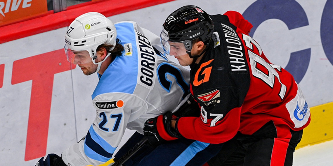 «Сибирь» уступила выездной матч «Авангарду» со счетом 3:2