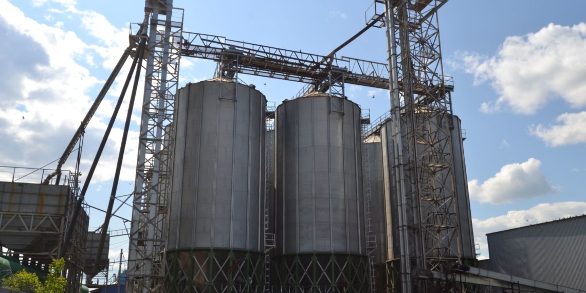 Накануне завершения уборочной компании «Россети Новосибирск» подготовили электросети для элеватора и зерносушильного комплекса