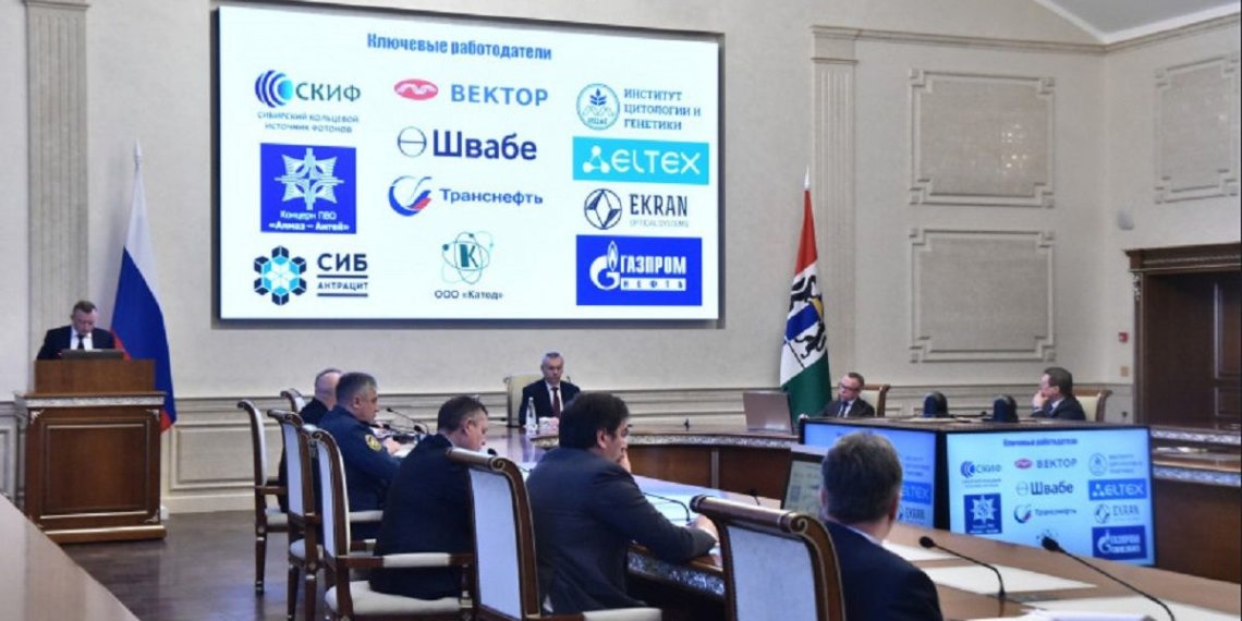 Андрей Травников предложил расширить возможности для привлечения специалистов в Сибирь