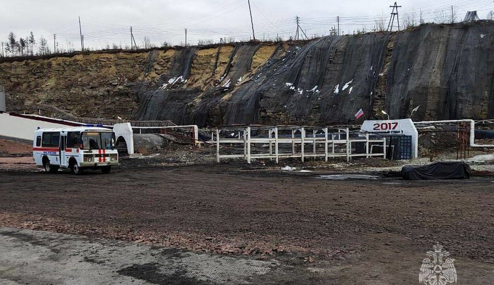 Из-за обрушения породы на шахте в Якутии погиб человек