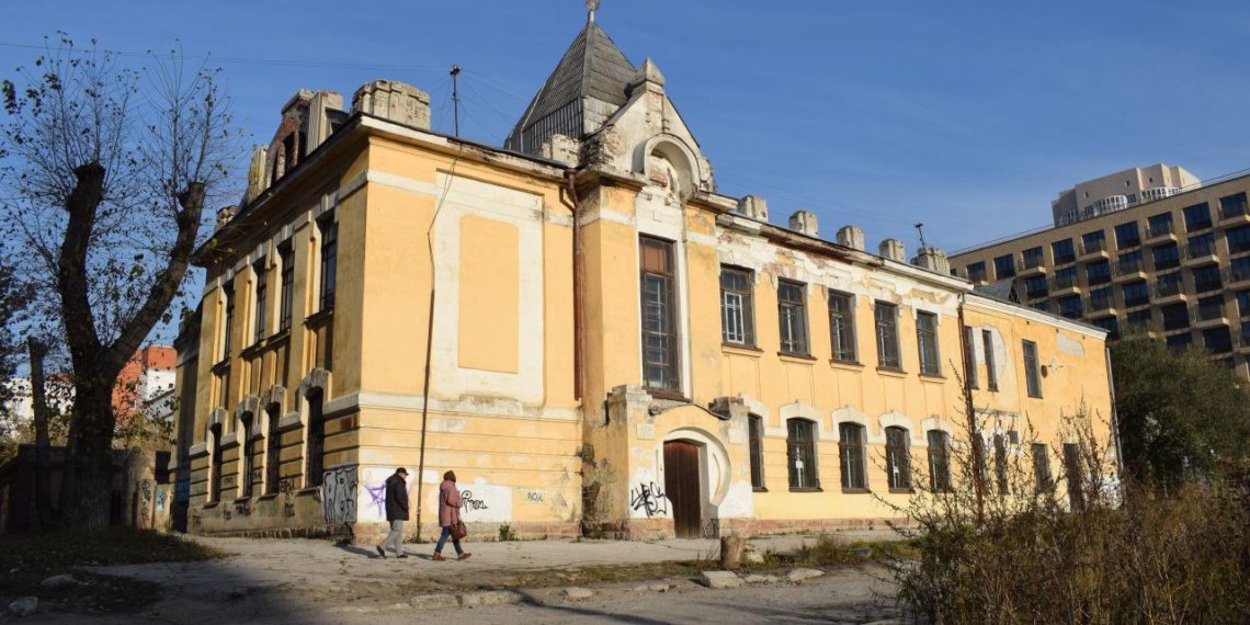 В Новосибирске отремонтируют 112-летнюю школу