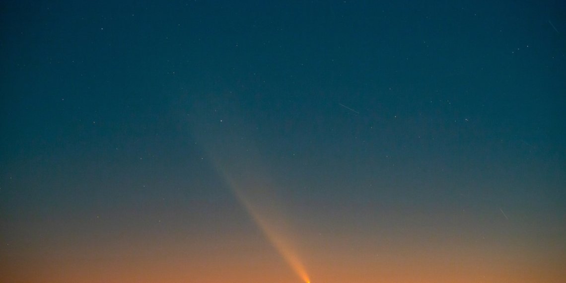 Снимками кометы ATLAS поделился новосибирский астрофотограф