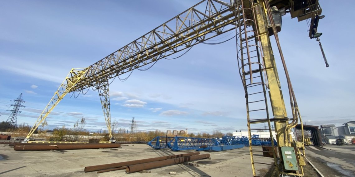 В Новосибирске приостановили работу опасных кранов после несчастного случая
