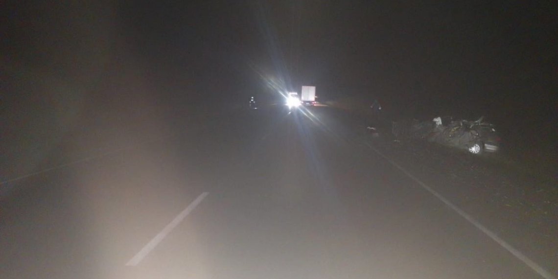 На трассе под Новосибирском легковушку «смяло» в аварии с грузовиком, есть погибшие