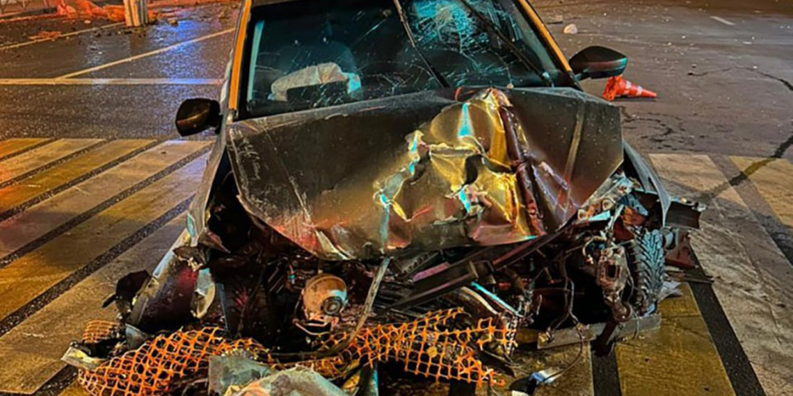 Выпивший водитель каршеринга разбился о бетонный блок во время погони в Новосибирске