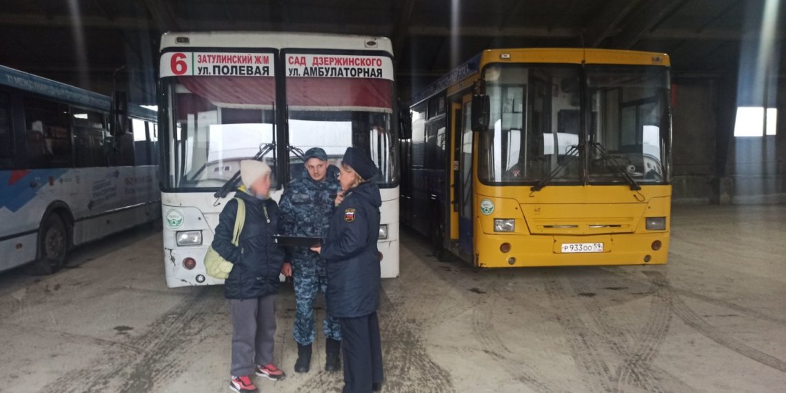 У жительницы Новосибирска арестовали автобусы из-за долга