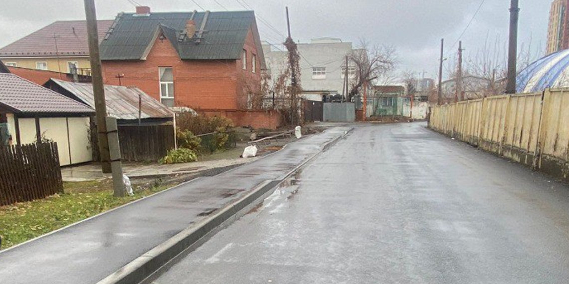 Новосибирские власти отремонтировали дорогу и тротуар вдоль улицы Кольцова