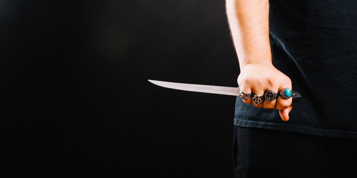 В Новосибирске задержали мужчину, который был вооружен ножом