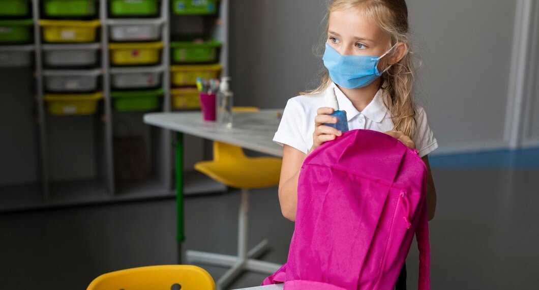 Из-за вспышек пневмонии четыре школы в Новосибирской области перешли на дистанционное обучение