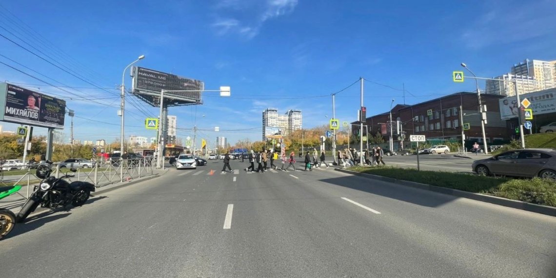 Мотоциклист сбил 11-летнего самокатчика возле ТЦ «Аура»