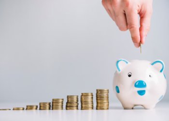 ВТБ посчитал, сколько средств россияне хранят на вкладах