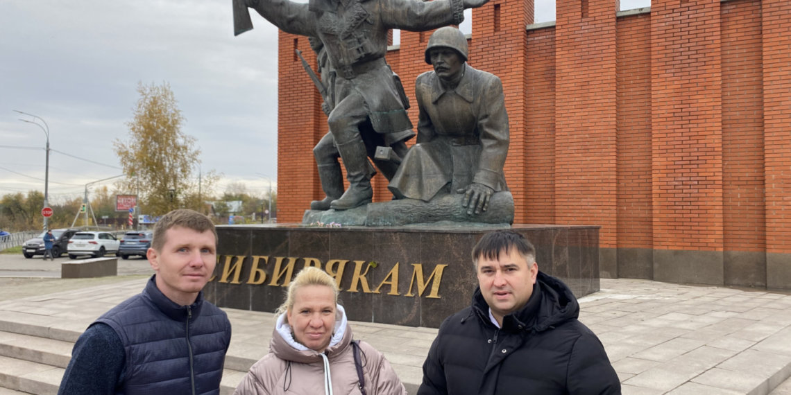 Роман Яковлев: движение «За зелёный Новосибирск» организовали высадку саженцев кедра в местах боевой славы в Подмосковье