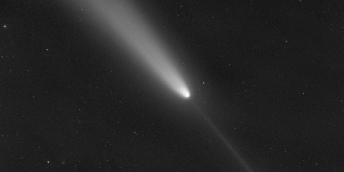 Новосибирский астрофотограф снял редкую комету
