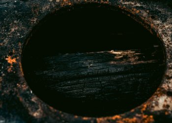 Мальчик чуть не утонул в полутрометрововой луже