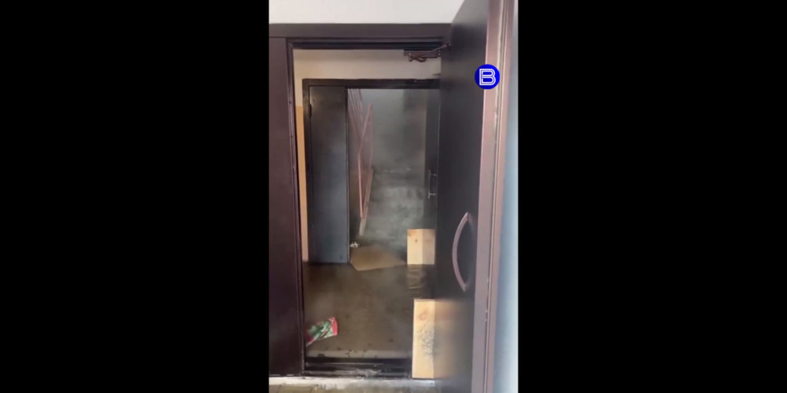 Подъезд жилого дома затопило кипятком в Новосибирске