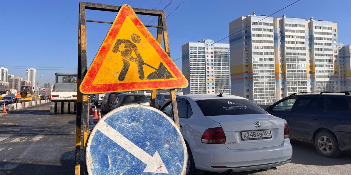 Шесть полос для движения открыли на Димитровском мосту в Новосибирске