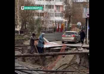 Полоса препятствий перед домом образовалась у жителей левобережья Новосибирска