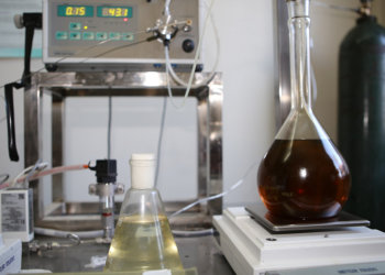 Ученые из Новосибирска создали топливо из неперерабатываемого пластика