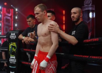 Боксер Виктор Замашной из Новосибирска в 23 года готовится стать чемпионом крупного промоушена