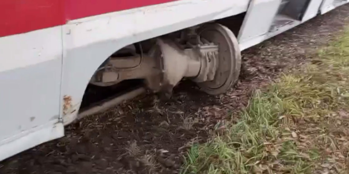 В Новосибирске у трамвая вывернуло колесные пары