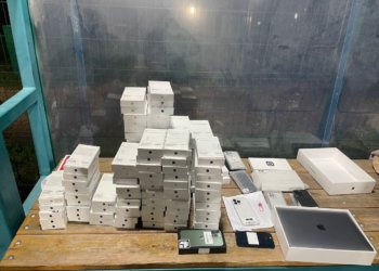 Более 130 айфонов незаконно пытались ввезти в Новосибирскую область