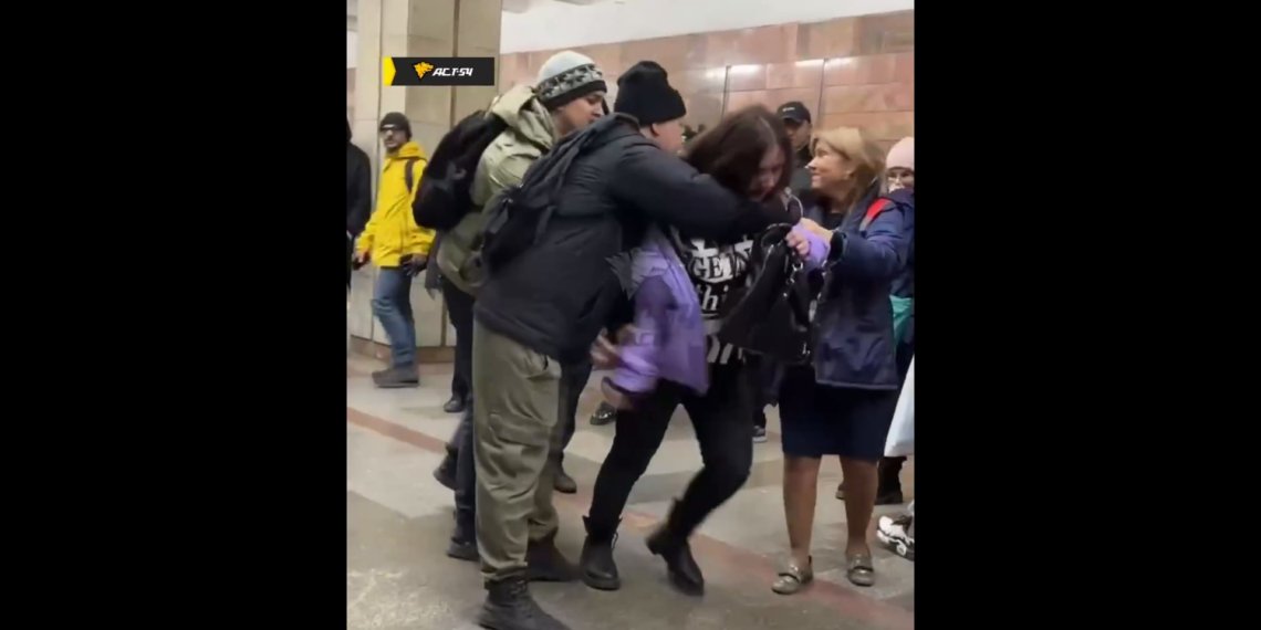 Девушка распылила перцовый баллончик в вагоне метро Новосибирска