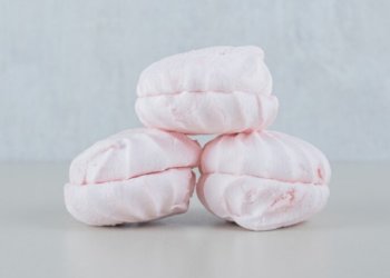 Россияне жалуются на отравление зефиром с заменителем сахара