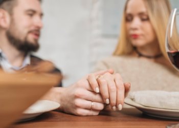 Большинство россиян предпочитают официальный брак сожительству