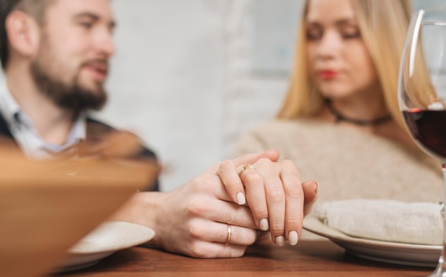 Большинство россиян предпочитают официальный брак сожительству