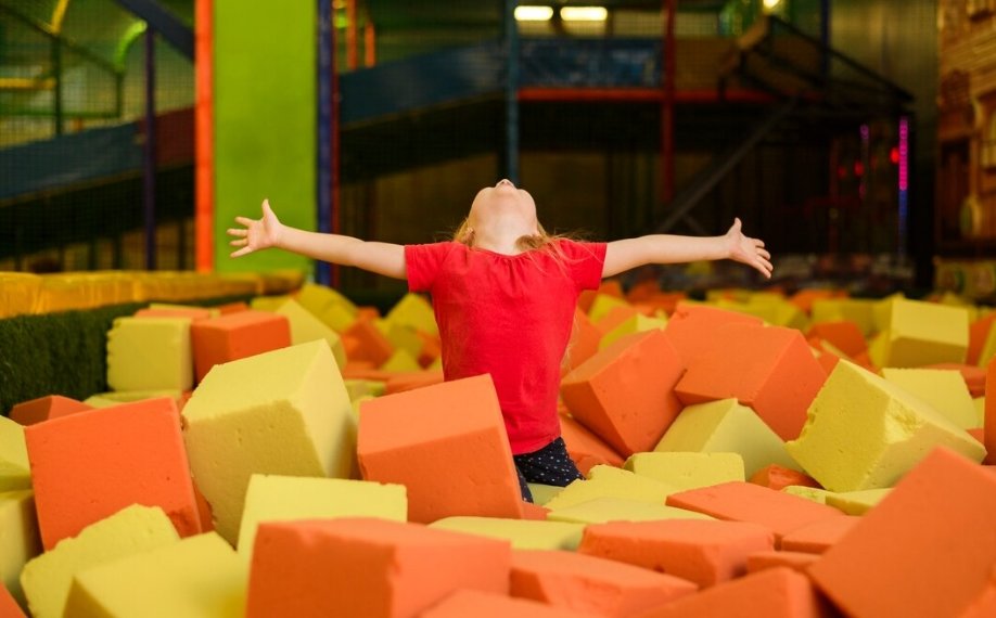 Ребенок получил травму позвоночника в игровом центре Новосибирска