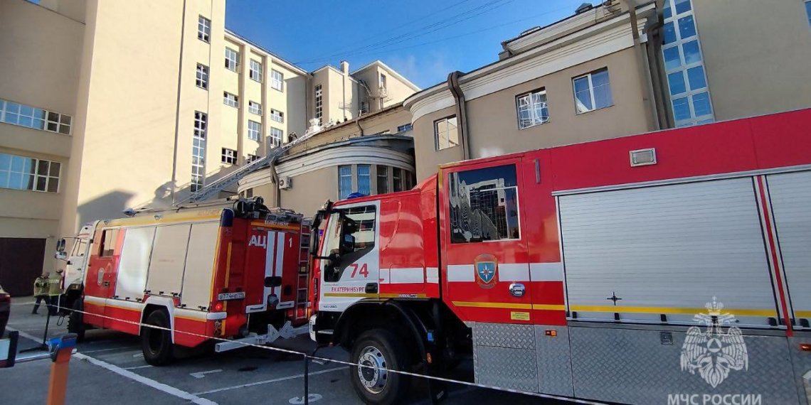Пожар охватил театр музкомедии в Екатеринбурге — погиб человек