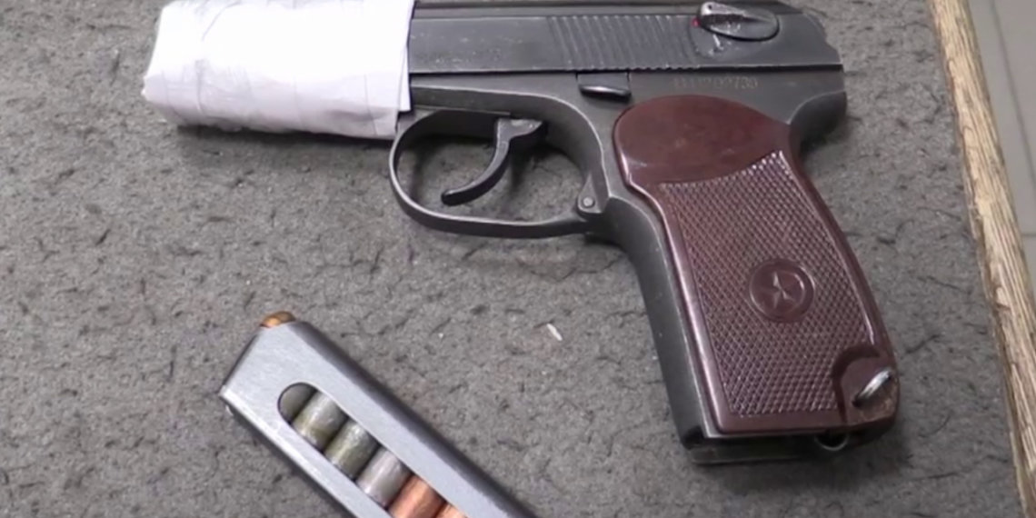 Вооруженного подозреваемого в убийстве 2007 года задержали в Новосибирске