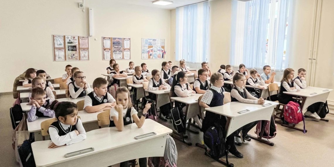 «Россети Новосибирск» провели уроки электробезопасности для 200 школьников