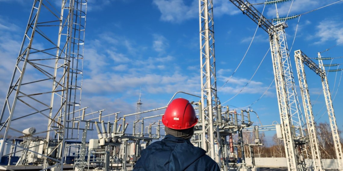 Персонал «Россети Новосибирск» усилит контроль за работой электросетей накануне Дня народного единства