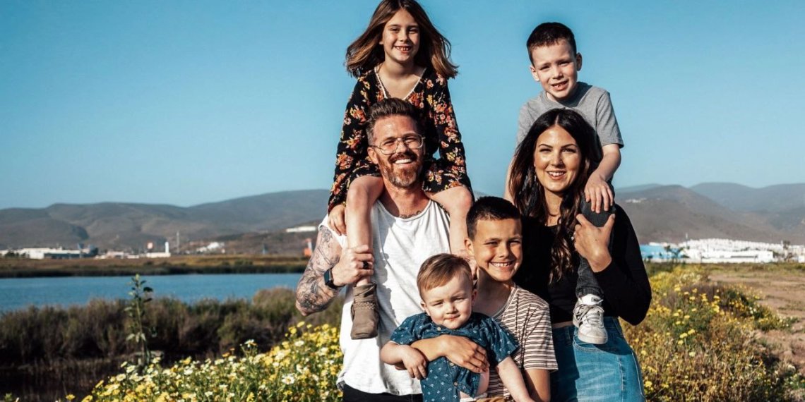 «Счастье начинается с семьи»: замещающих родителей из Новосибирска приглашают принять участие в конкурсе видеороликов