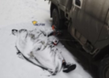 В Новосибирске у дома на Фрунзе нашли тело мужчины, припорошенное снегом