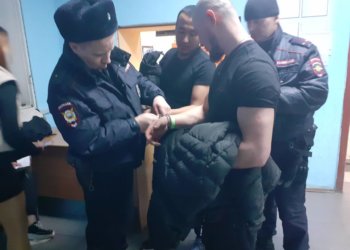 Из Новосибирска выдворили 8 мигрантов-нелегалов после рейда на бар