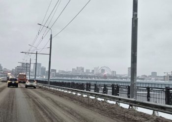 В Новосибирске на Октябрьском мосту открыли тротуары