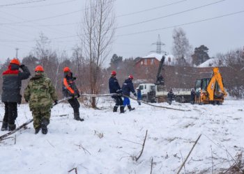 Энергетики Новосибирска переложили электрокабель в районе обрушающегося берега реки Ельцовка