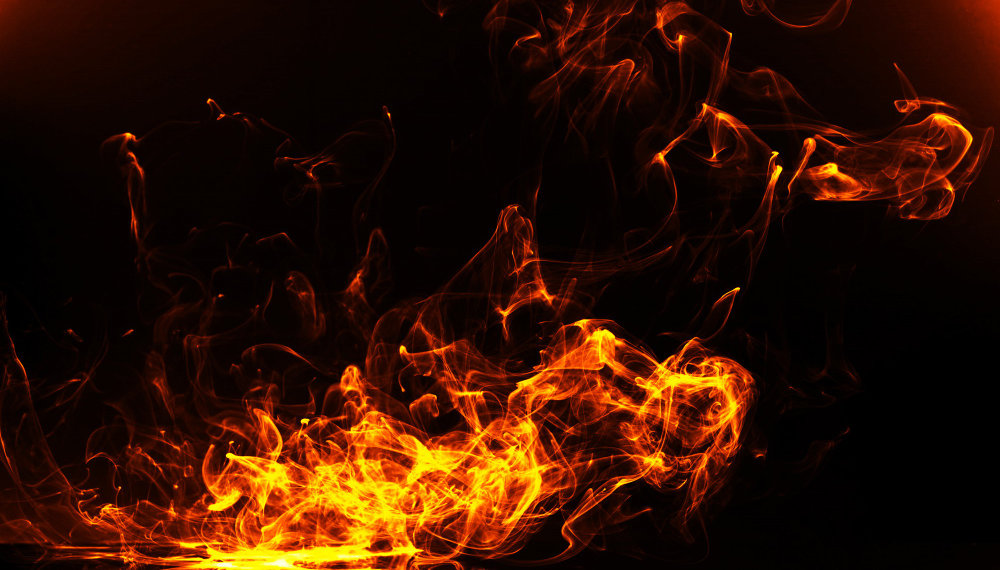 Четыре человека погибли при пожаре в частном доме Барнаула