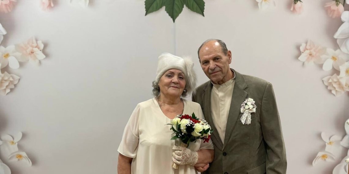 На двоих 150 лет: в Новосибирской области пара элегантного возраста заключила брак