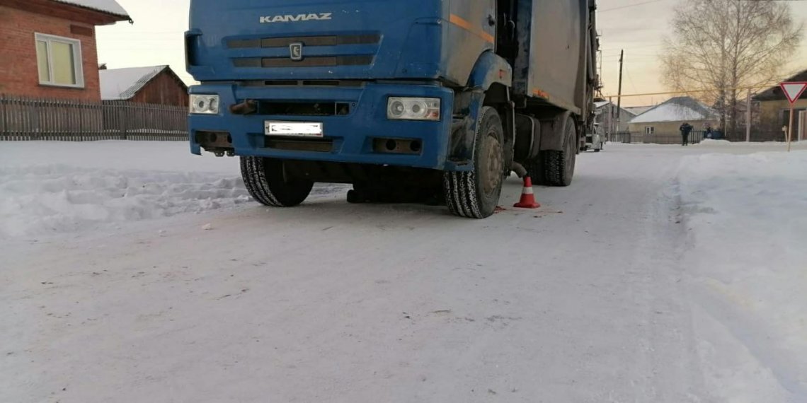Водитель КАМАЗа раздавил рабочего в Новосибирской области