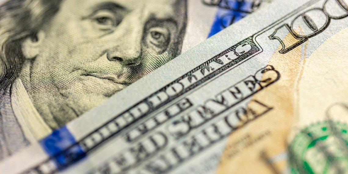 Доллар легко взял «соточку», рост курса продолжается
