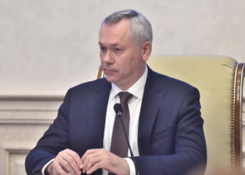 Андрей Травников поручил организовать эффективную систему трудоустройства участников СВО