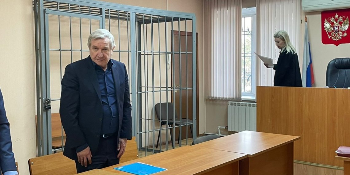 Главу новосибирского Госстройнадзора подкупили коньяком за 23 тысячи рублей