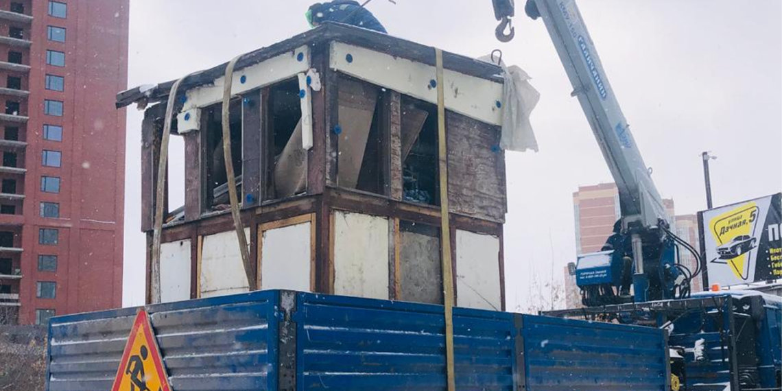 Полинялый киоск на Дачной увез с собой кран